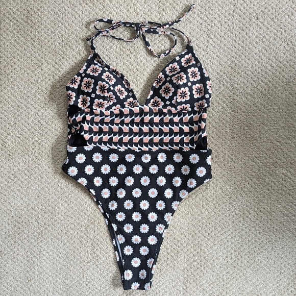 Cupshe Soleil Geo Geometric One Piece Swimsuit - Picture 2 of 9